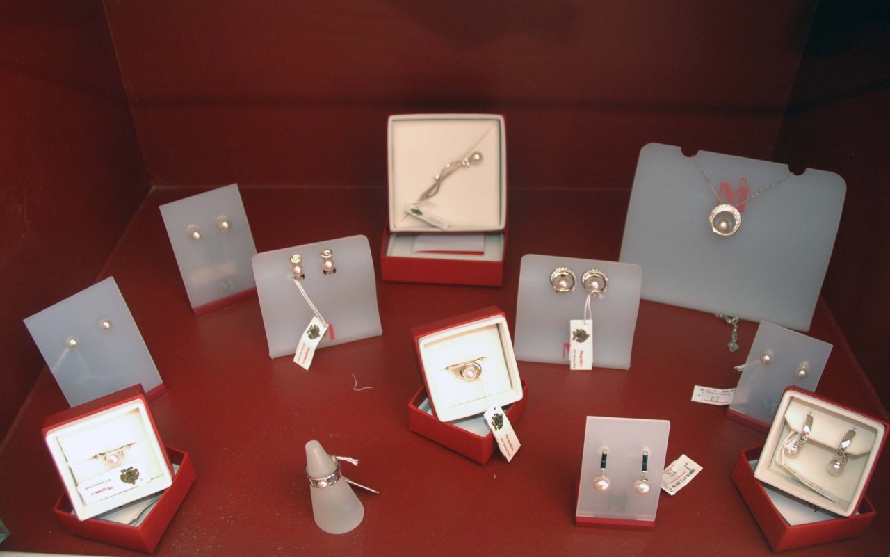 Азербайджанским модницам - золотая классика уступает место элегантности и шику (фотосессия)