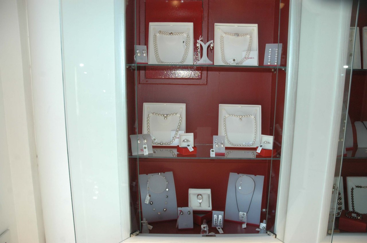 Азербайджанским модницам - золотая классика уступает место элегантности и шику (фотосессия)