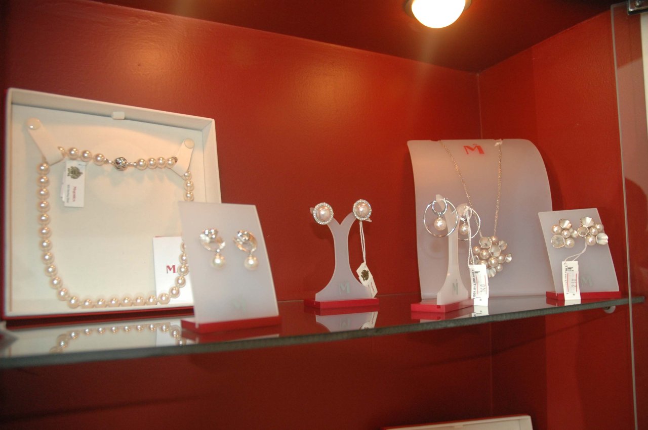 Азербайджанским модницам - золотая классика уступает место элегантности и шику (фотосессия)