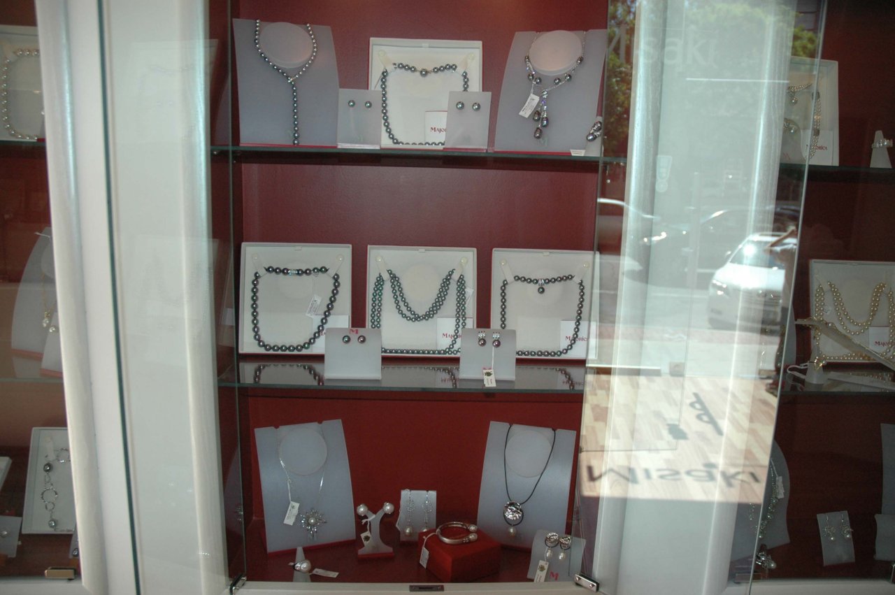 Азербайджанским модницам - золотая классика уступает место элегантности и шику (фотосессия)