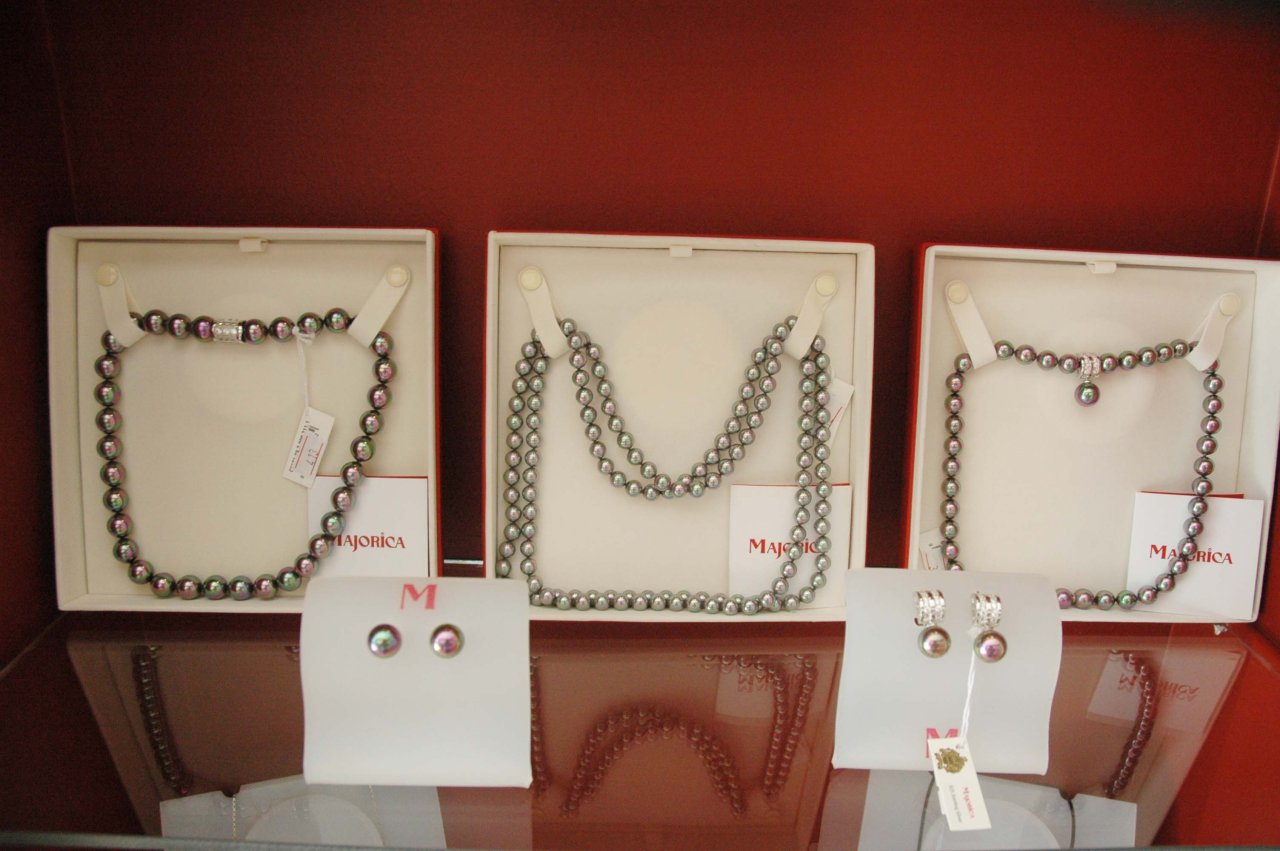 Азербайджанским модницам - золотая классика уступает место элегантности и шику (фотосессия)