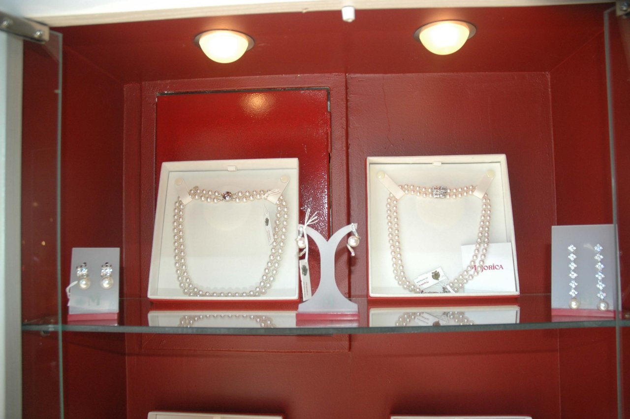 Азербайджанским модницам - золотая классика уступает место элегантности и шику (фотосессия)