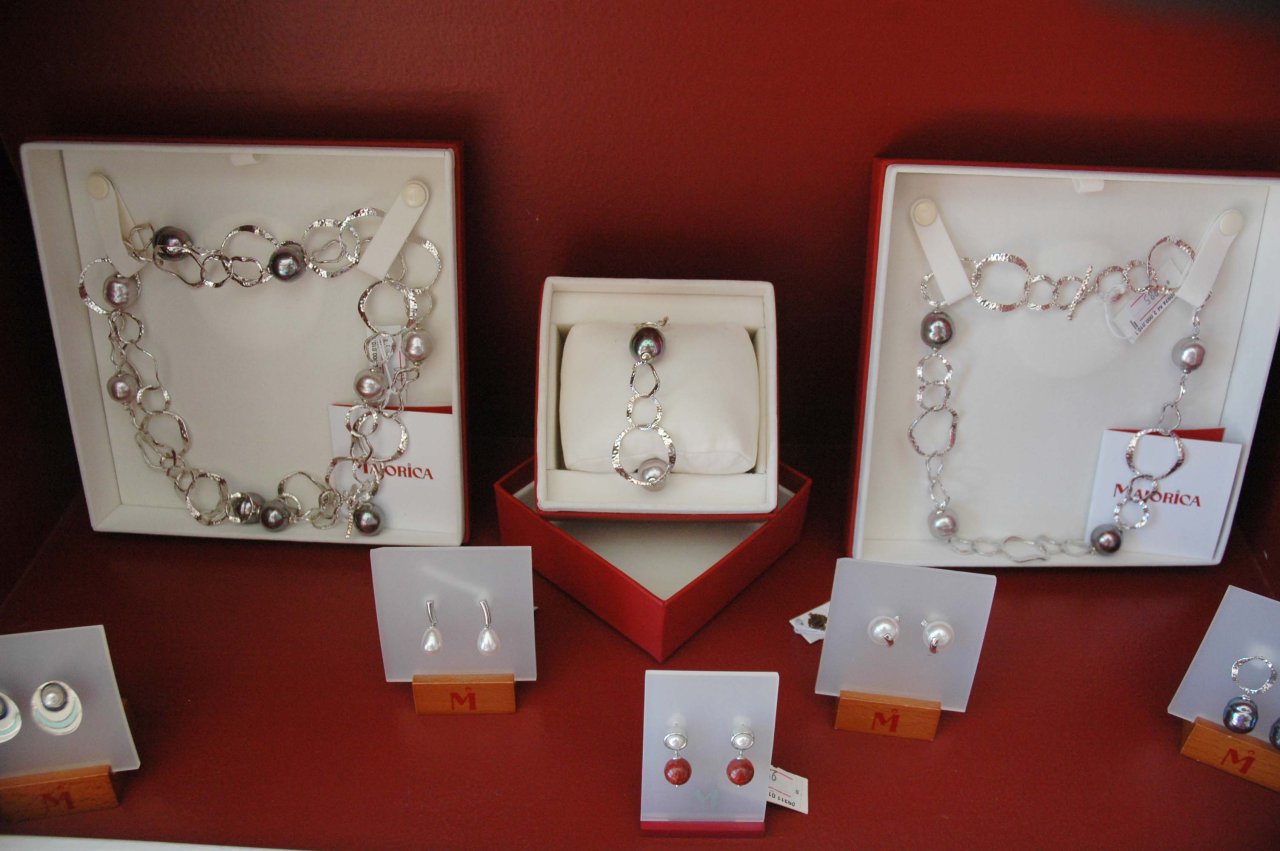 Азербайджанским модницам - золотая классика уступает место элегантности и шику (фотосессия)