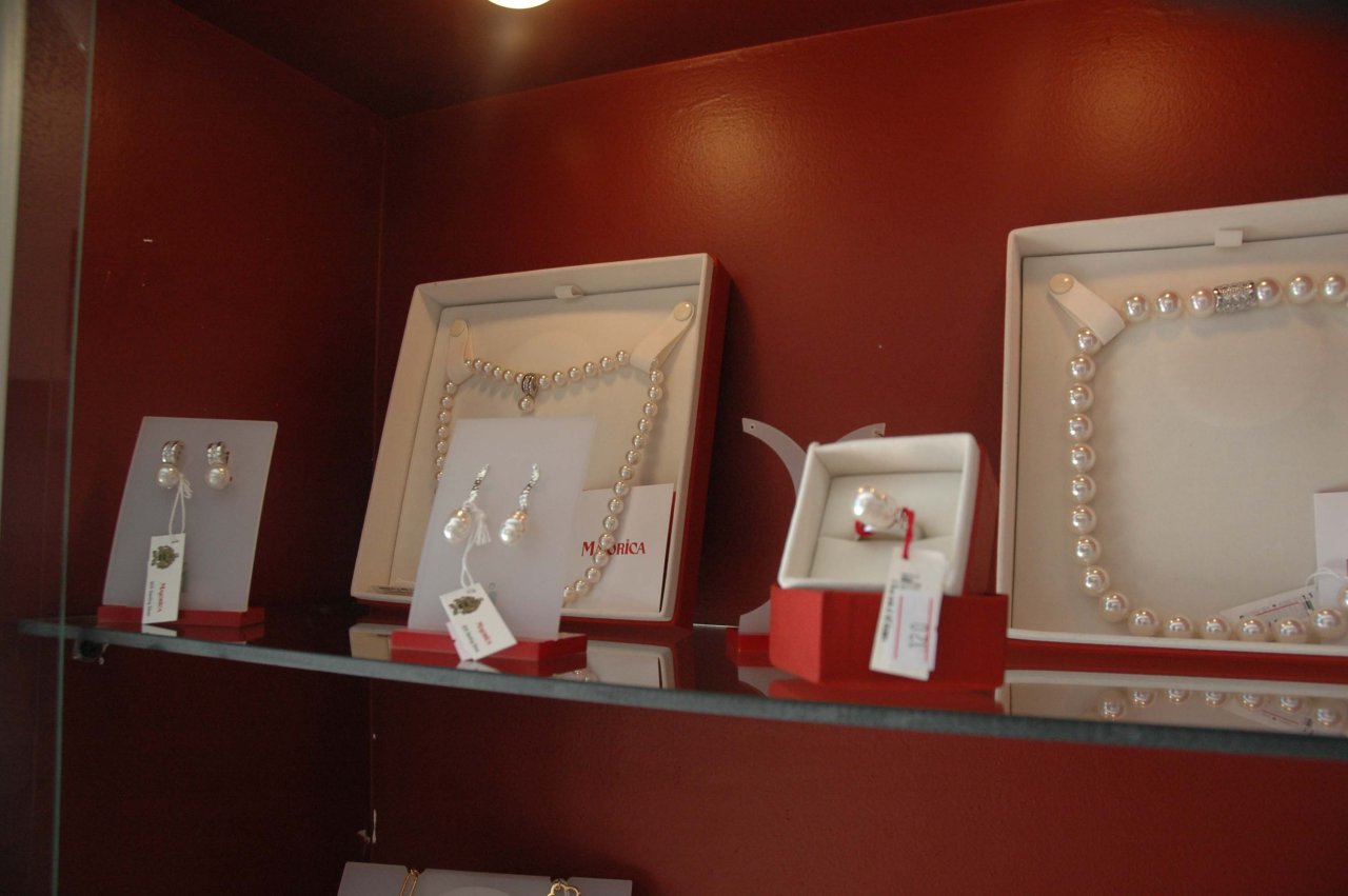 Азербайджанским модницам - золотая классика уступает место элегантности и шику (фотосессия)