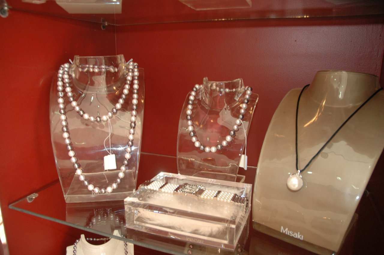 Азербайджанским модницам - золотая классика уступает место элегантности и шику (фотосессия)