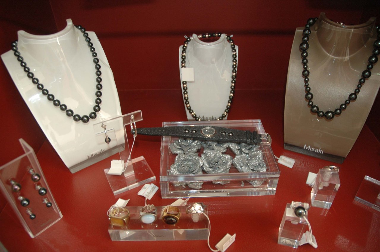 Азербайджанским модницам - золотая классика уступает место элегантности и шику (фотосессия)