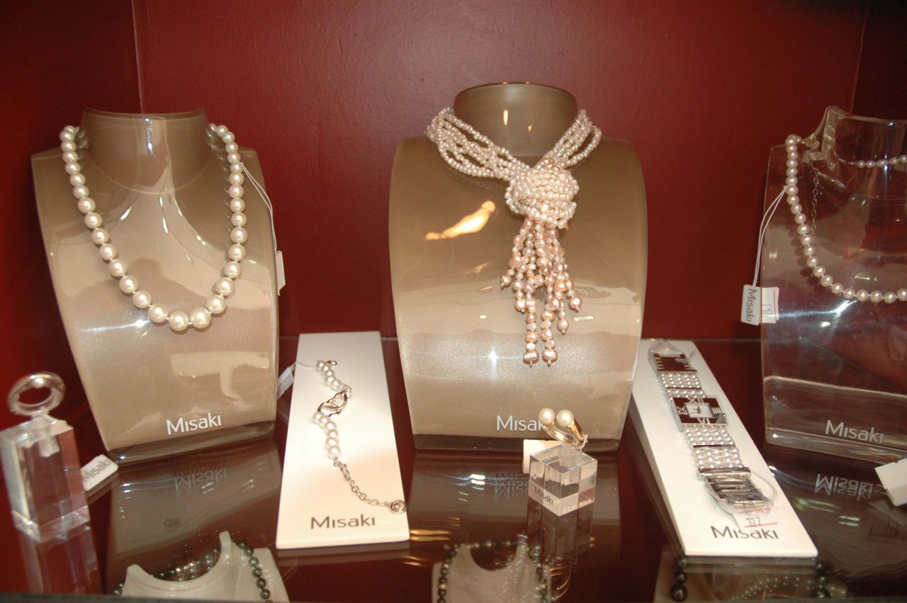 Азербайджанским модницам - золотая классика уступает место элегантности и шику (фотосессия)