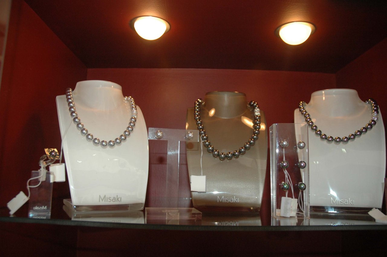 Азербайджанским модницам - золотая классика уступает место элегантности и шику (фотосессия)