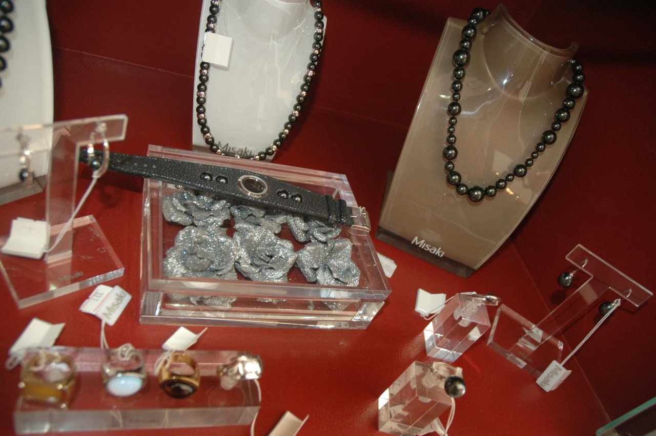 Азербайджанским модницам - золотая классика уступает место элегантности и шику (фотосессия)