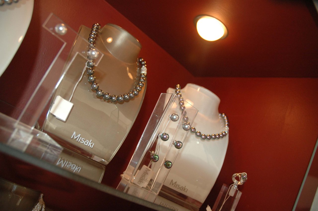 Азербайджанским модницам - золотая классика уступает место элегантности и шику (фотосессия)