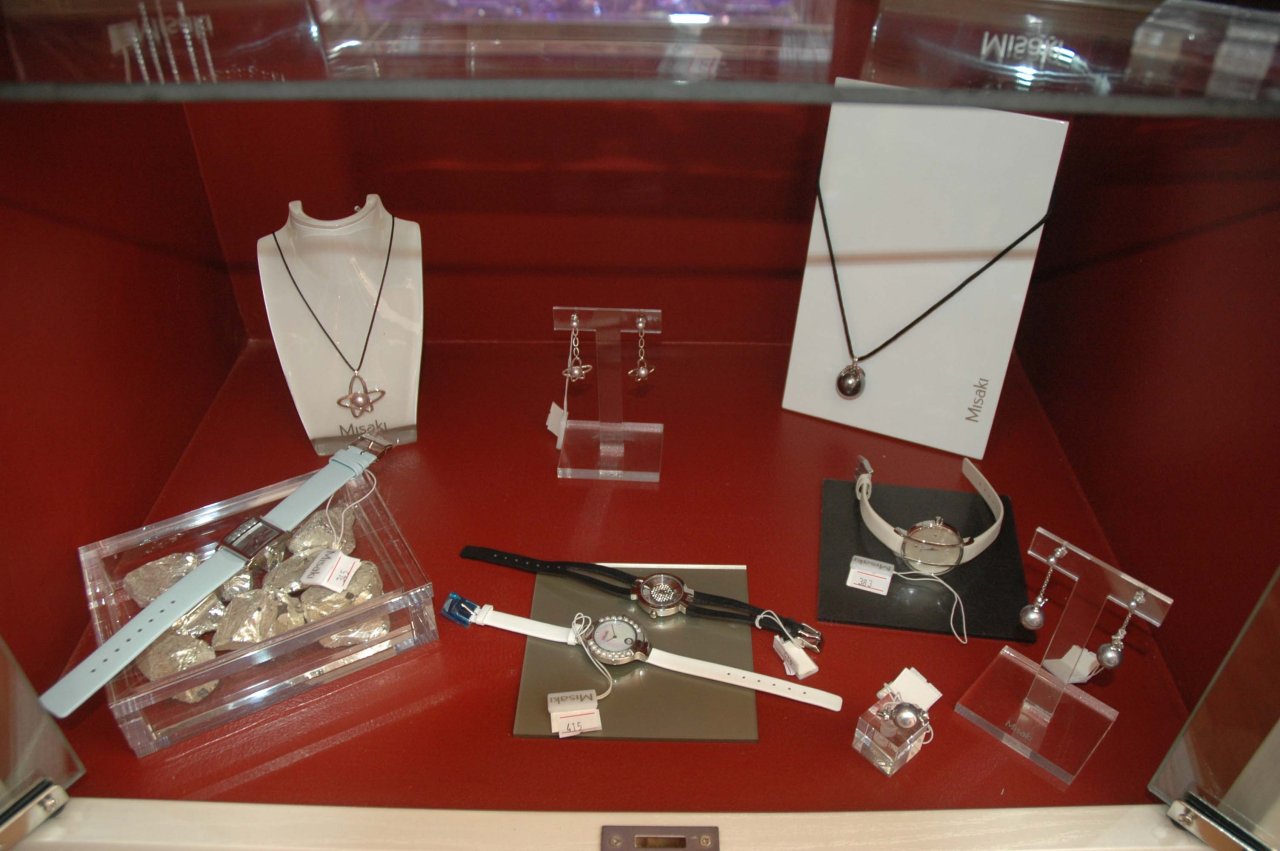 Азербайджанским модницам - золотая классика уступает место элегантности и шику (фотосессия)