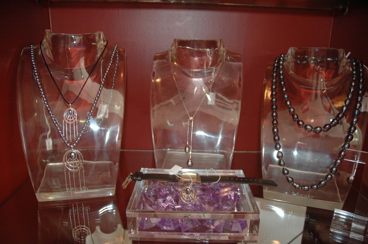 Азербайджанским модницам - золотая классика уступает место элегантности и шику (фотосессия)