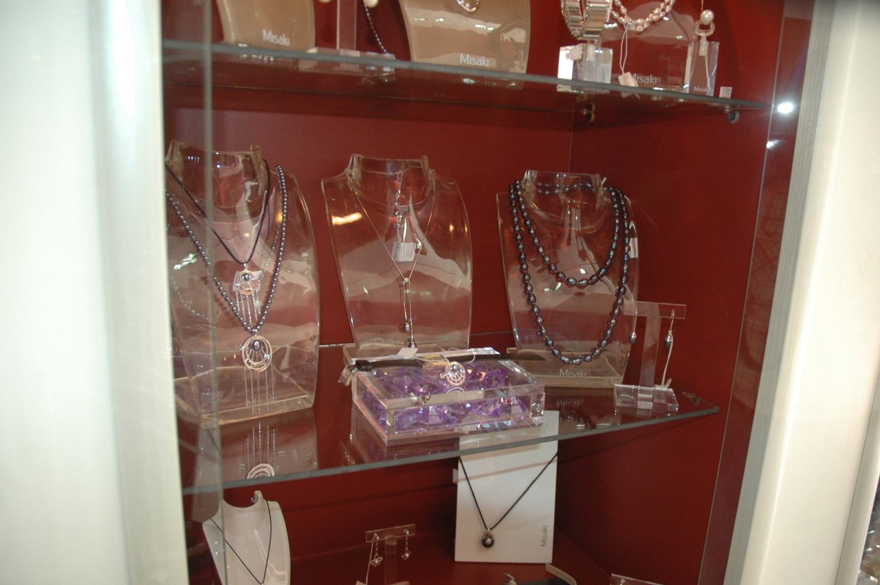 Азербайджанским модницам - золотая классика уступает место элегантности и шику (фотосессия)