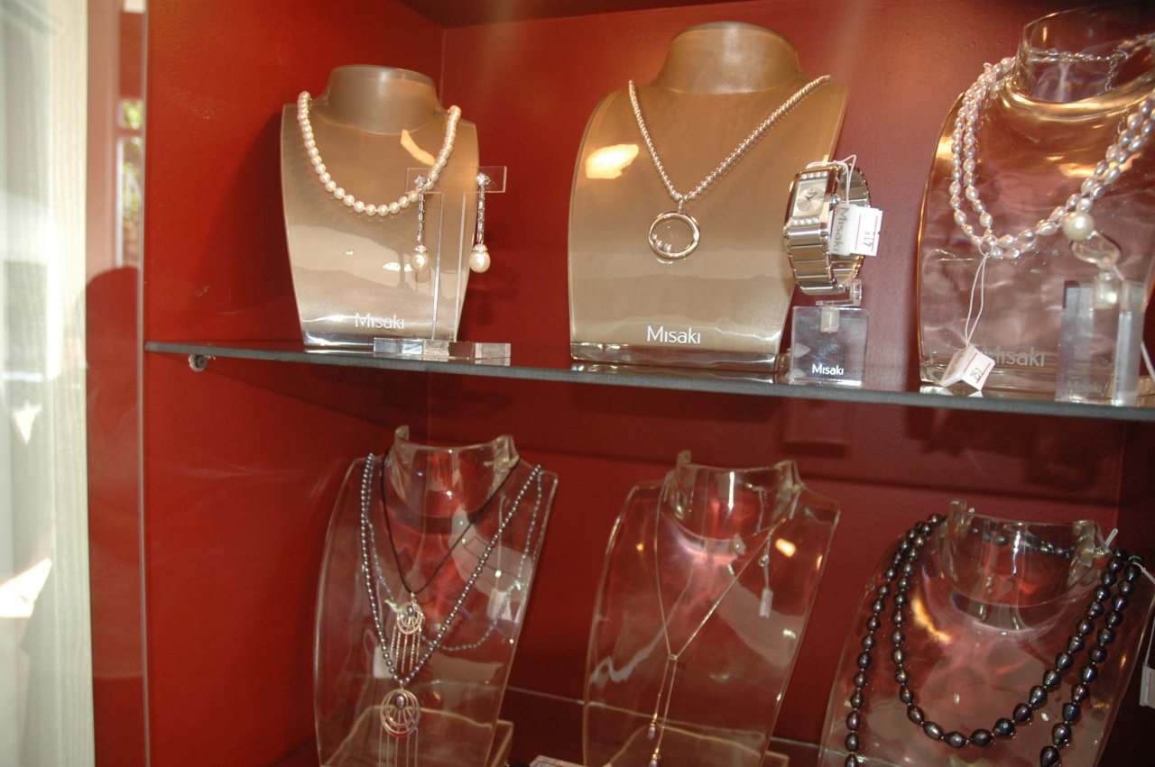 Азербайджанским модницам - золотая классика уступает место элегантности и шику (фотосессия)