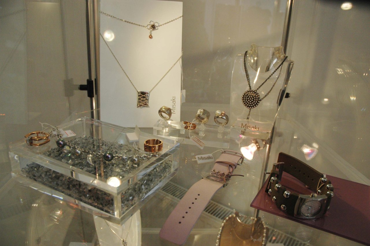 Азербайджанским модницам - золотая классика уступает место элегантности и шику (фотосессия)