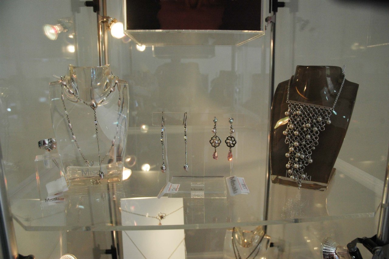 Азербайджанским модницам - золотая классика уступает место элегантности и шику (фотосессия)