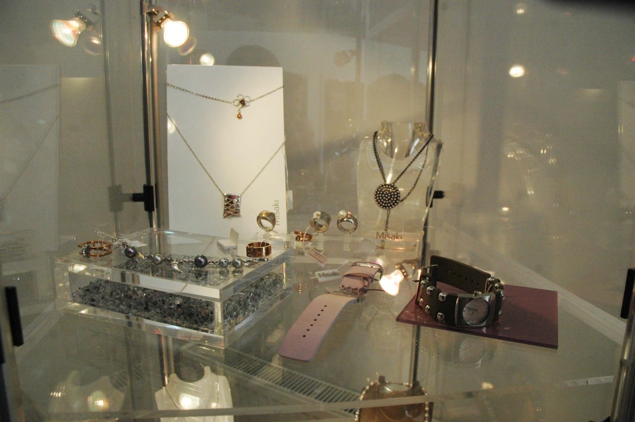 Азербайджанским модницам - золотая классика уступает место элегантности и шику (фотосессия)