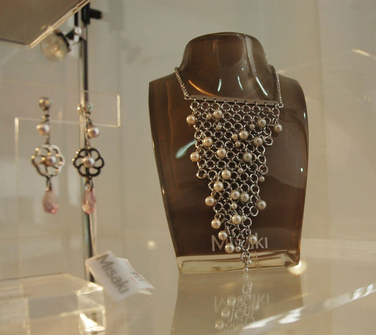 Азербайджанским модницам - золотая классика уступает место элегантности и шику (фотосессия)