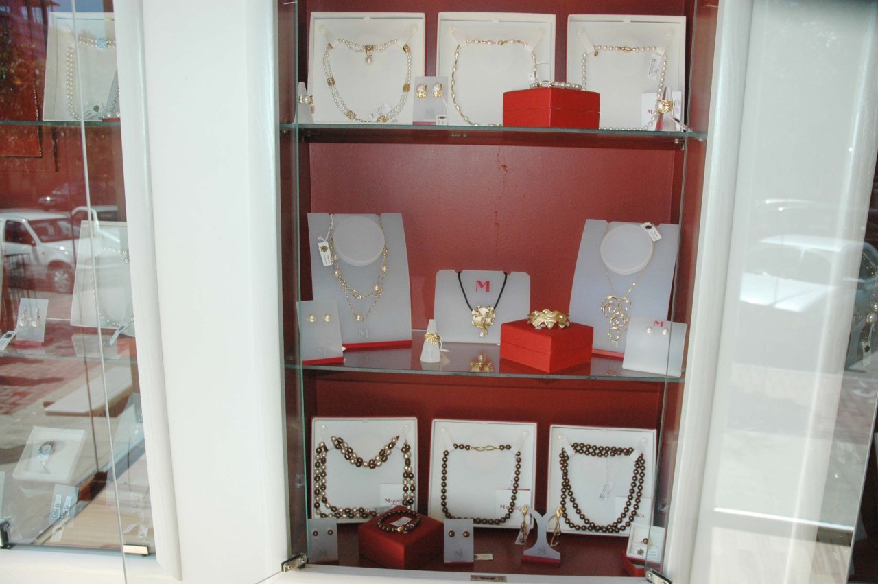 Азербайджанским модницам - золотая классика уступает место элегантности и шику (фотосессия)