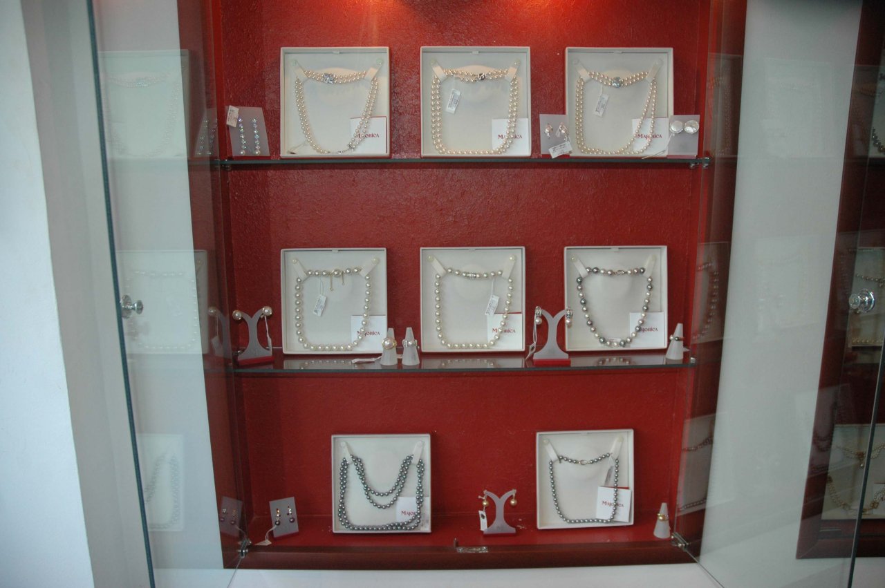 Азербайджанским модницам - золотая классика уступает место элегантности и шику (фотосессия)