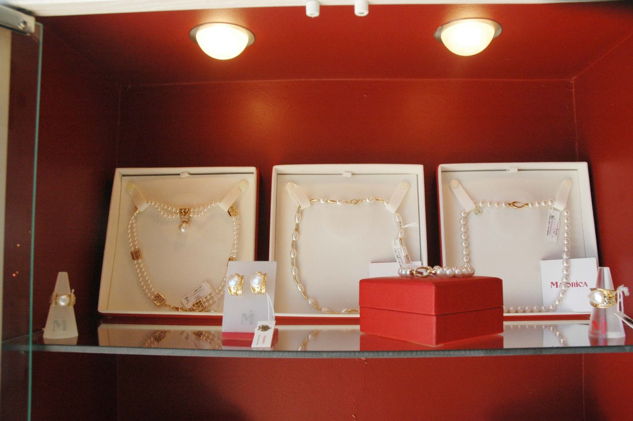 Азербайджанским модницам - золотая классика уступает место элегантности и шику (фотосессия)