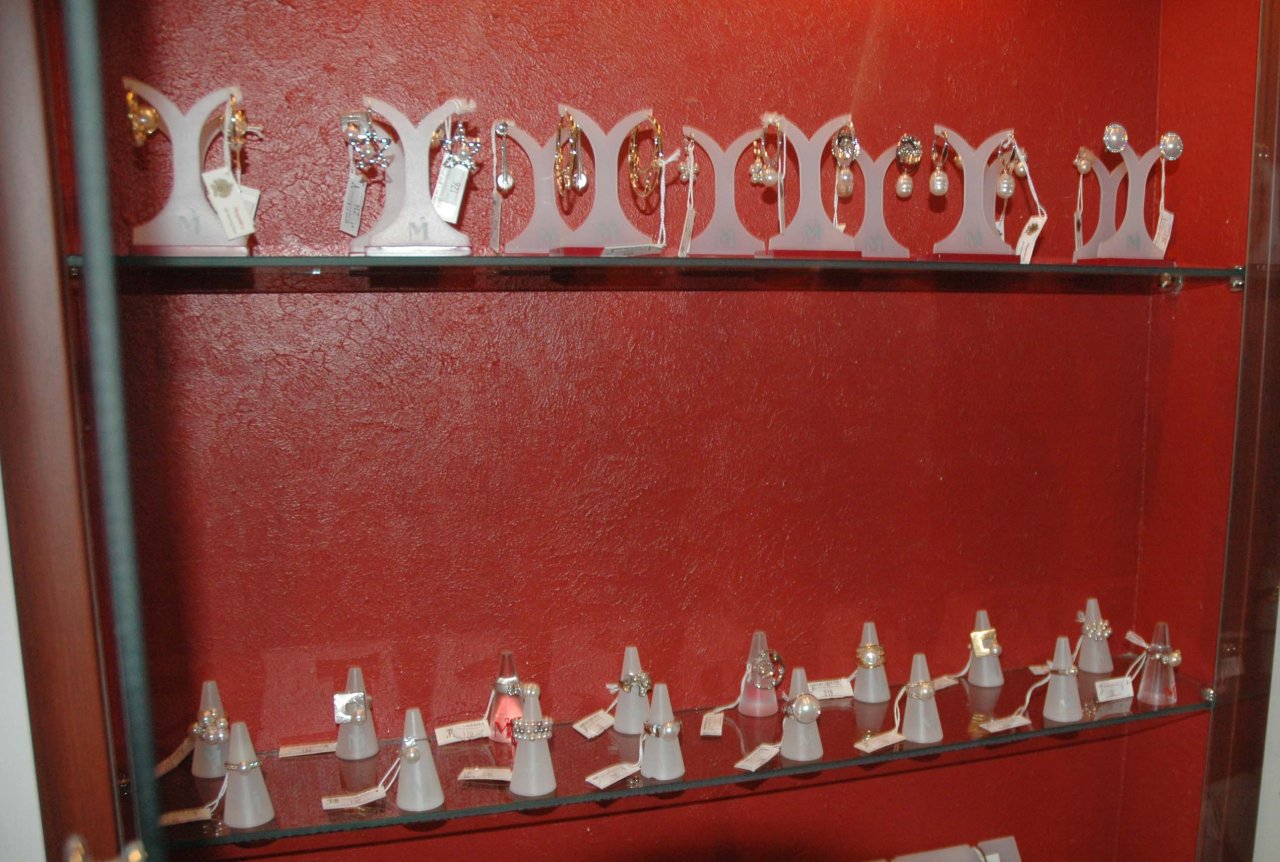 Азербайджанским модницам - золотая классика уступает место элегантности и шику (фотосессия)