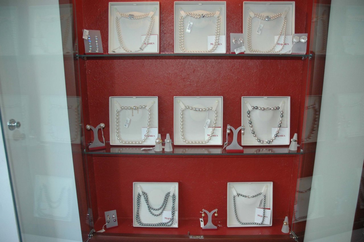 Азербайджанским модницам - золотая классика уступает место элегантности и шику (фотосессия)