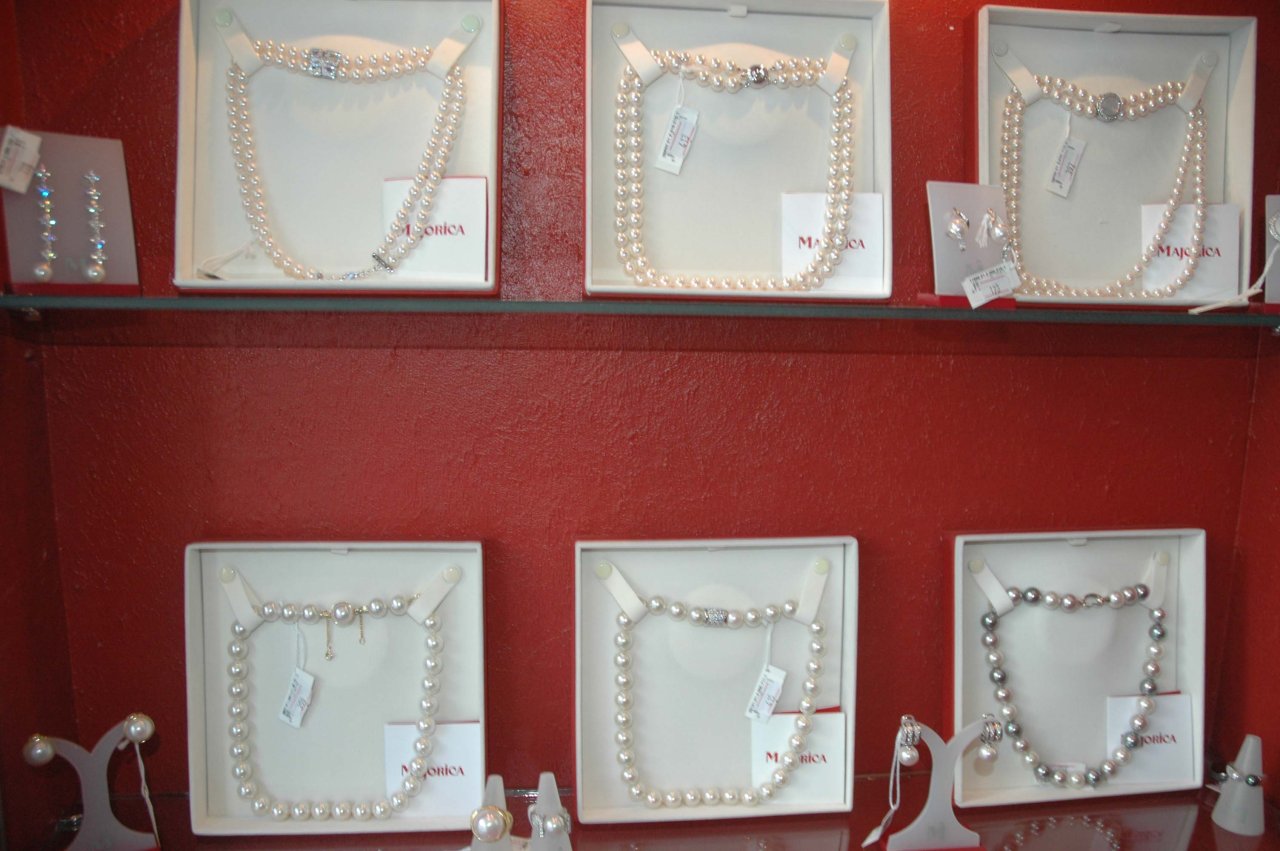 Азербайджанским модницам - золотая классика уступает место элегантности и шику (фотосессия)