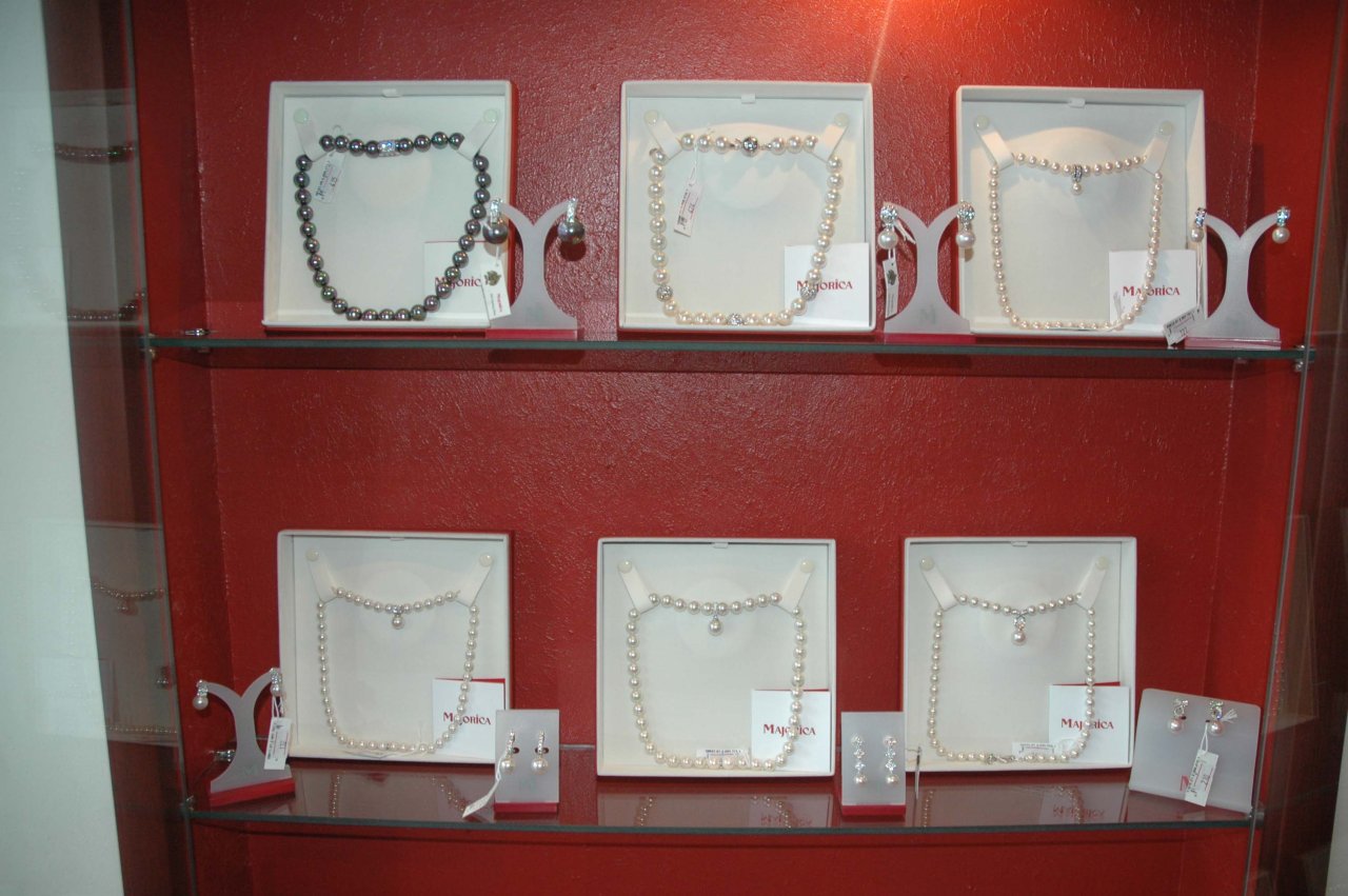 Азербайджанским модницам - золотая классика уступает место элегантности и шику (фотосессия)