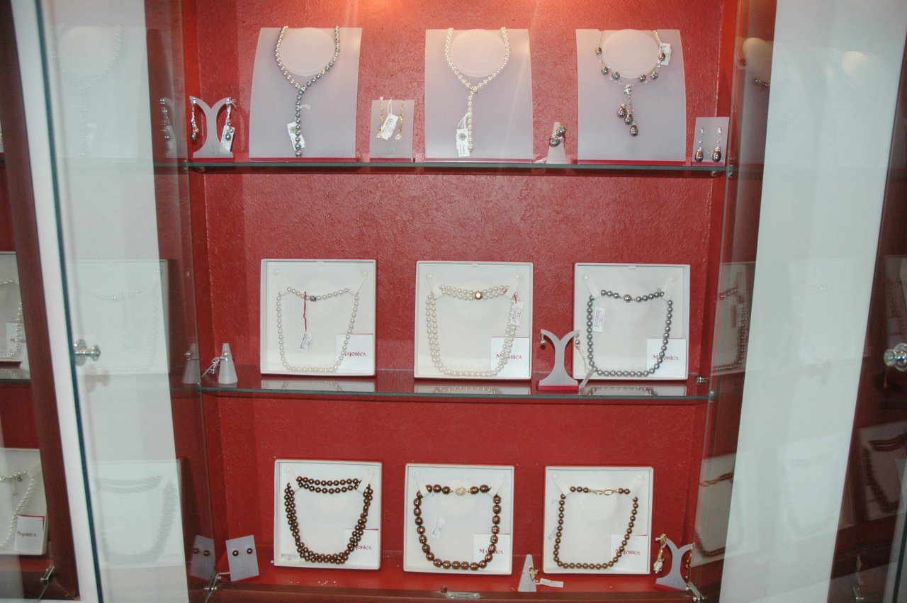 Азербайджанским модницам - золотая классика уступает место элегантности и шику (фотосессия)