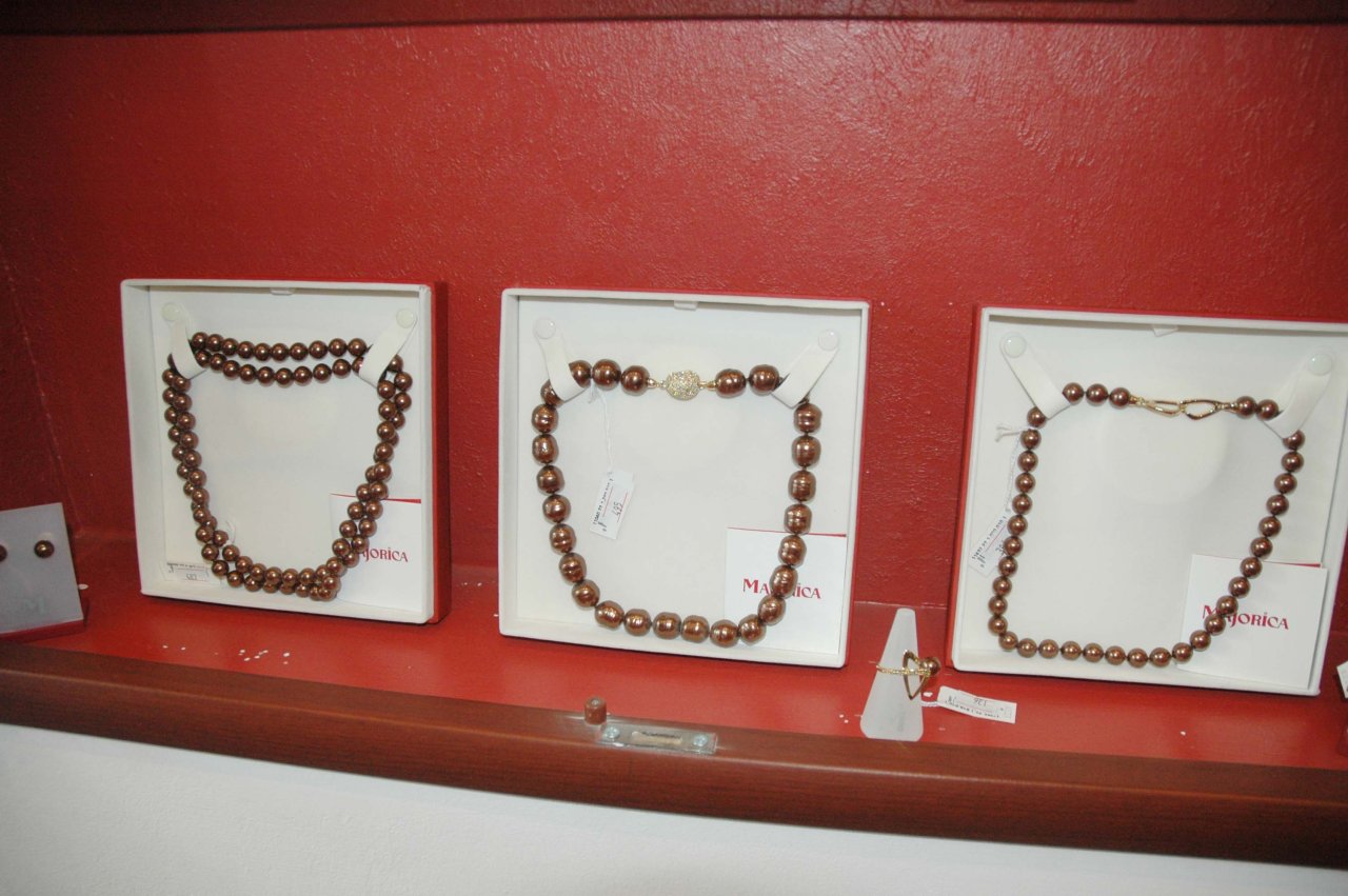 Азербайджанским модницам - золотая классика уступает место элегантности и шику (фотосессия)