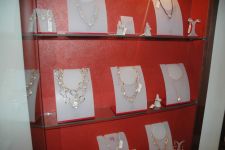 Азербайджанским модницам - золотая классика уступает место элегантности и шику (фотосессия)