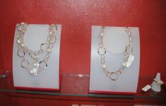 Азербайджанским модницам - золотая классика уступает место элегантности и шику (фотосессия)