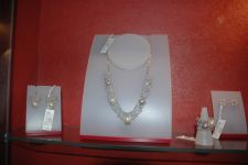 Азербайджанским модницам - золотая классика уступает место элегантности и шику (фотосессия)