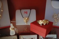 Азербайджанским модницам - золотая классика уступает место элегантности и шику (фотосессия)