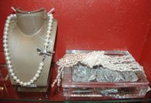 Азербайджанским модницам - золотая классика уступает место элегантности и шику (фотосессия)