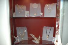 Азербайджанским модницам - золотая классика уступает место элегантности и шику (фотосессия)