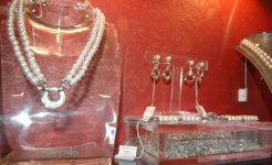 Азербайджанским модницам - золотая классика уступает место элегантности и шику (фотосессия)