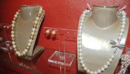 Азербайджанским модницам - золотая классика уступает место элегантности и шику (фотосессия)