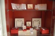 Азербайджанским модницам - золотая классика уступает место элегантности и шику (фотосессия)