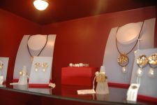 Азербайджанским модницам - золотая классика уступает место элегантности и шику (фотосессия)