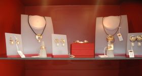 Азербайджанским модницам - золотая классика уступает место элегантности и шику (фотосессия)