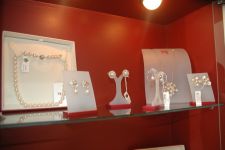 Азербайджанским модницам - золотая классика уступает место элегантности и шику (фотосессия)