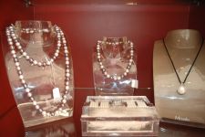 Азербайджанским модницам - золотая классика уступает место элегантности и шику (фотосессия)