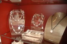 Азербайджанским модницам - золотая классика уступает место элегантности и шику (фотосессия)