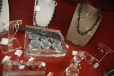 Азербайджанским модницам - золотая классика уступает место элегантности и шику (фотосессия)