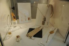 Азербайджанским модницам - золотая классика уступает место элегантности и шику (фотосессия)