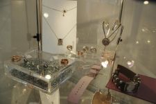 Азербайджанским модницам - золотая классика уступает место элегантности и шику (фотосессия)