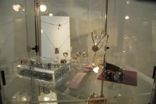 Азербайджанским модницам - золотая классика уступает место элегантности и шику (фотосессия)