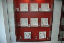 Азербайджанским модницам - золотая классика уступает место элегантности и шику (фотосессия)